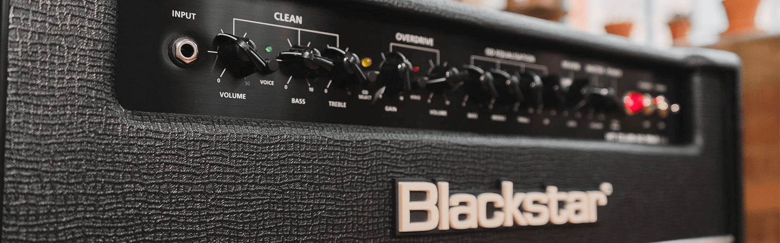 Blackstar 吉他放大器的倾斜特写视图