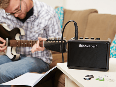 Blackstar 放大器，背面带有吉他手